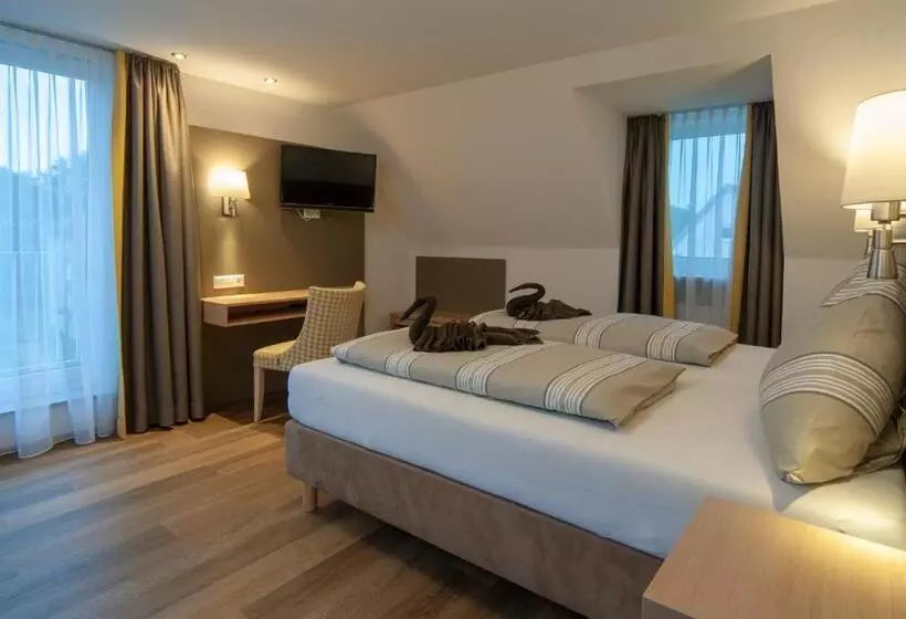 Hotelli Gasthaus Zum Zecher