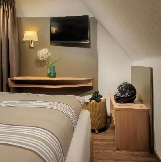 Hotelli Gasthaus Zum Zecher