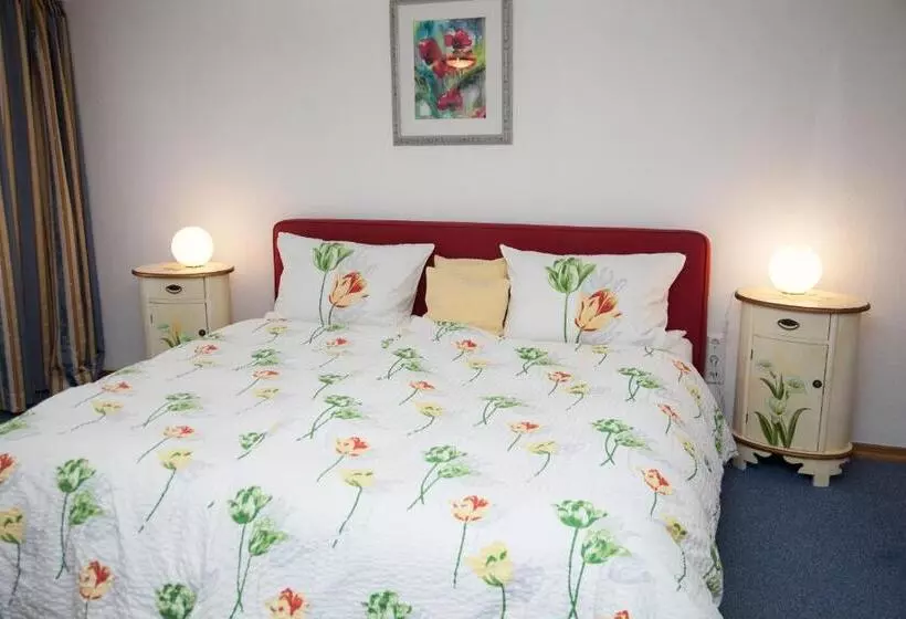 Hotelli Gästehaus Priester