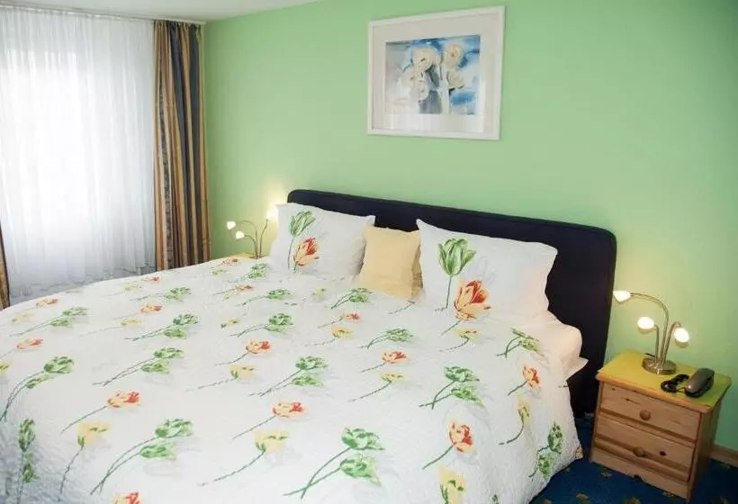 Hotelli Gästehaus Priester