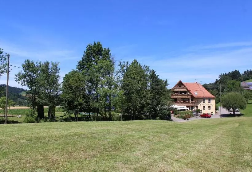 Hotelli Landgasthof Zum Schützen