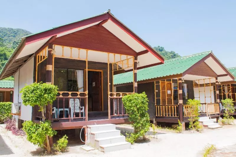 Hotel Phi Phi Nice Beach Resort