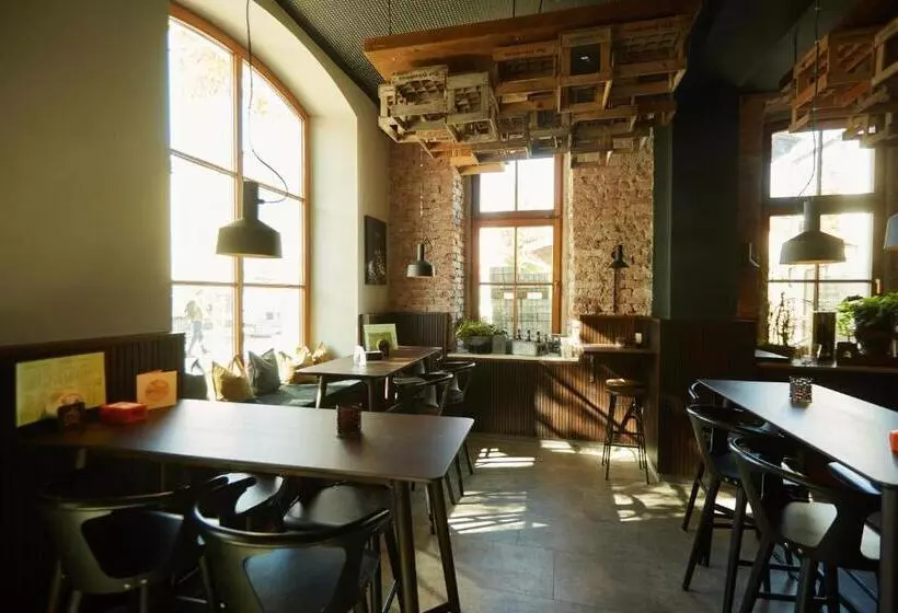 Hotelli Zum Goldenen Hirsch