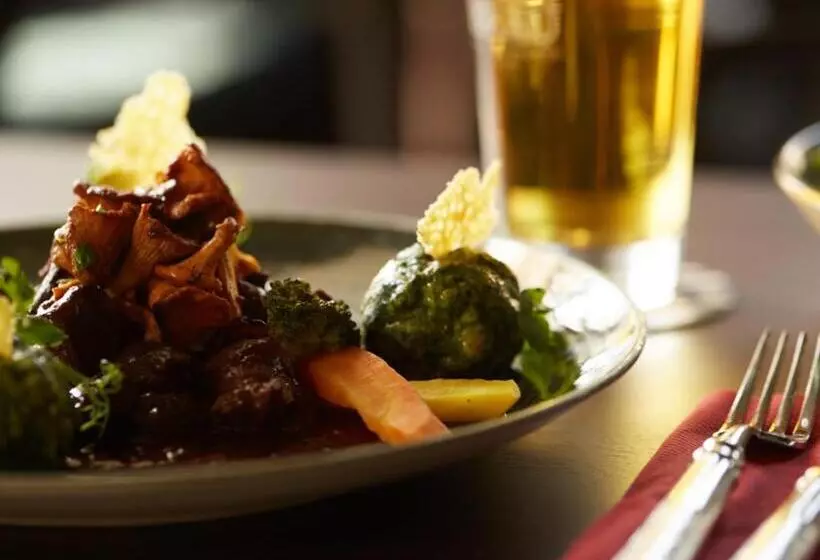 Hotelli Zum Goldenen Hirsch