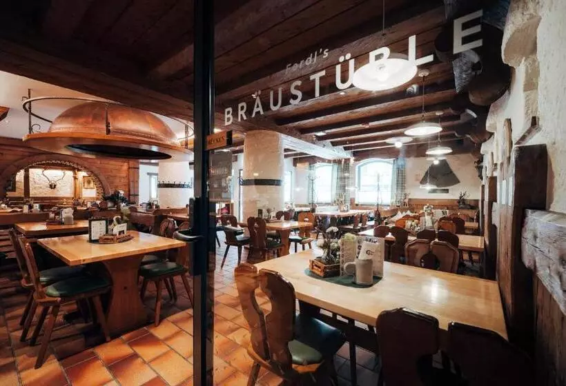 Hotelli Zum Goldenen Hirsch