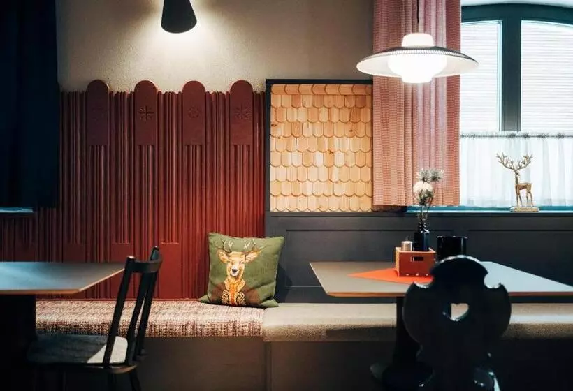 Hotelli Zum Goldenen Hirsch