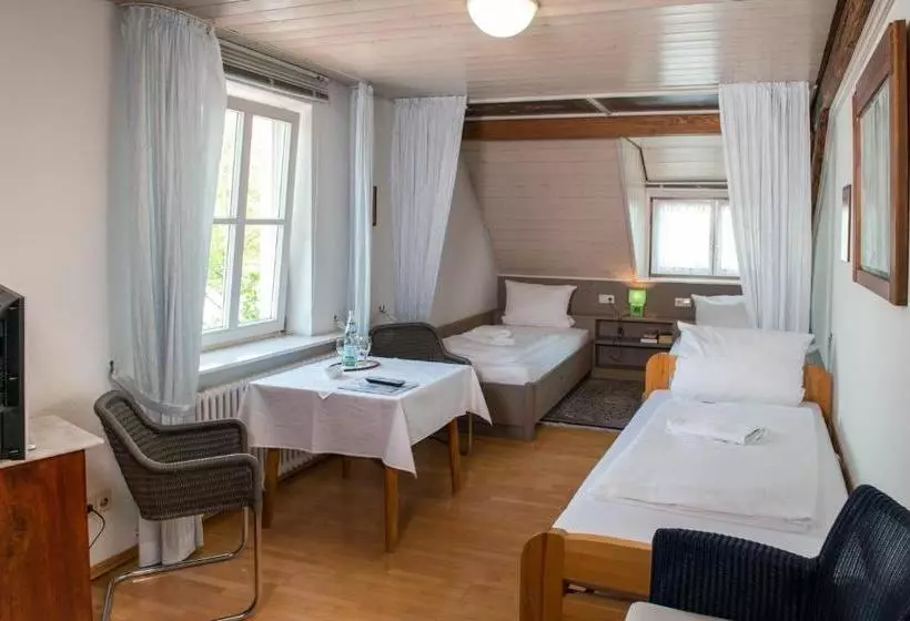 ホテル Gasthaus Zum Löwen   Restaurant Akropolis