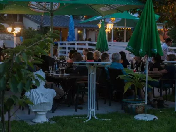 ホテル Gasthaus Zum Löwen   Restaurant Akropolis