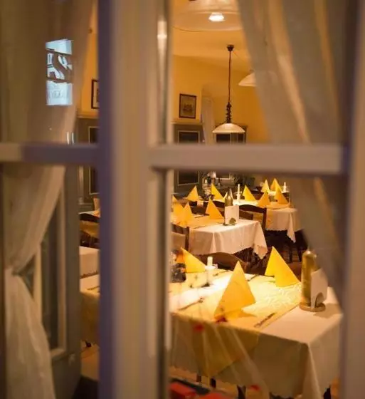 ホテル Gasthaus Zum Löwen   Restaurant Akropolis