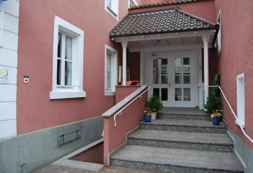 ホテル Gasthaus Zum Löwen   Restaurant Akropolis