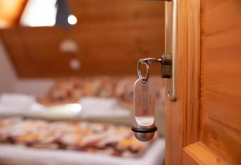 تختخواب و صبحانه Castrum Camping & Pension