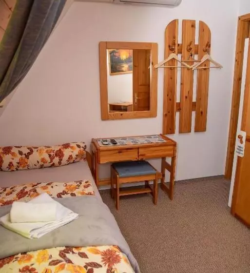 تختخواب و صبحانه Castrum Camping & Pension