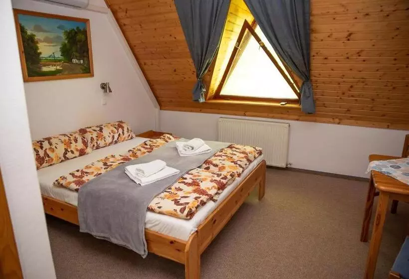 تختخواب و صبحانه Castrum Camping & Pension