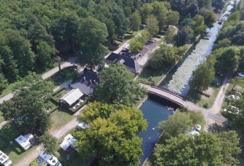 مبيت وإفطار Castrum Camping & Pension