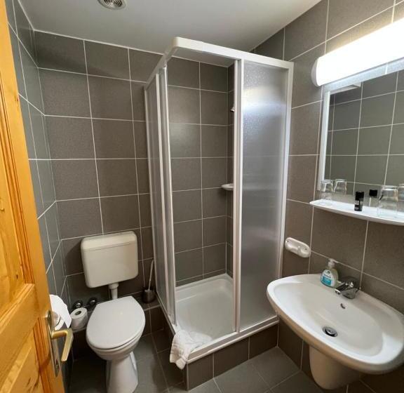 مبيت وإفطار Castrum Camping & Pension