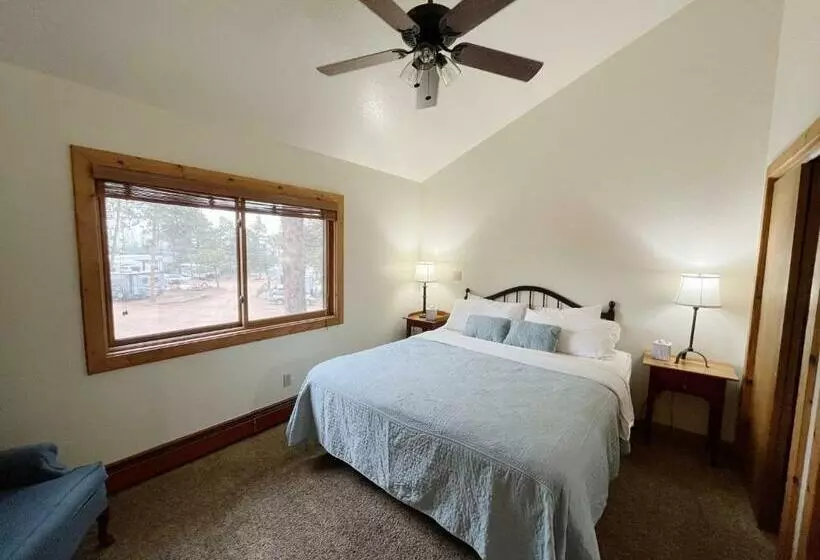 Aamiaismajoitus (B&B) Columbine B Cabin Suite