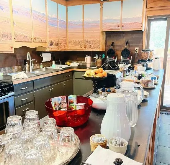 Aamiaismajoitus (B&B) Columbine B Cabin Suite