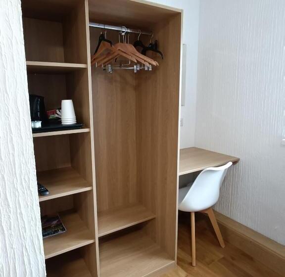 Hughie Mickey Dan S B&b