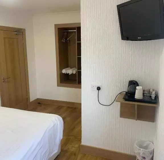 Hughie Mickey Dan S B&b