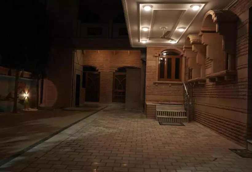 پانسیون The Orchard House   A Boutique