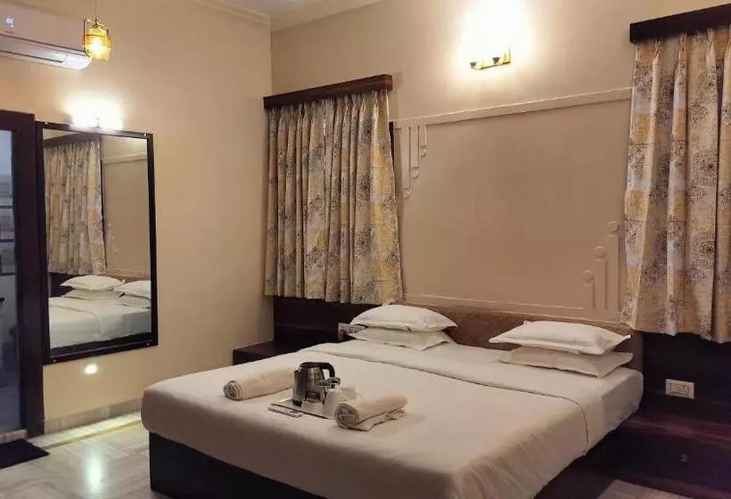 پانسیون The Orchard House   A Boutique