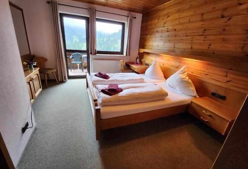 Vandrarhem Gasthof Starzelhaus