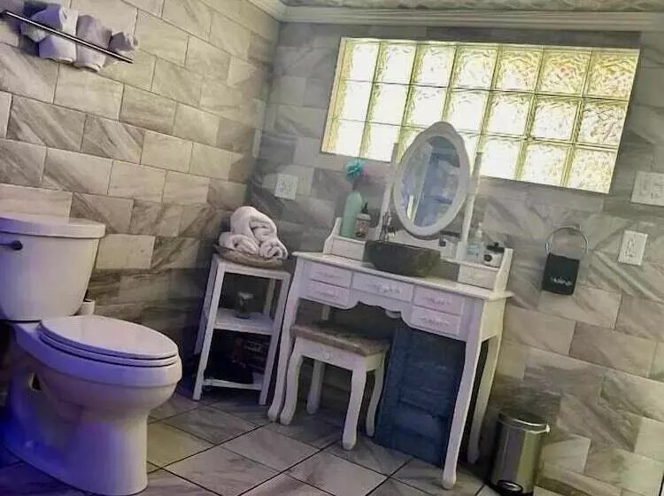 Aamiaismajoitus (B&B) Depot Village