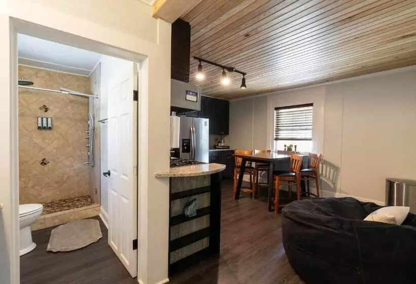 Aamiaismajoitus (B&B) Depot Village