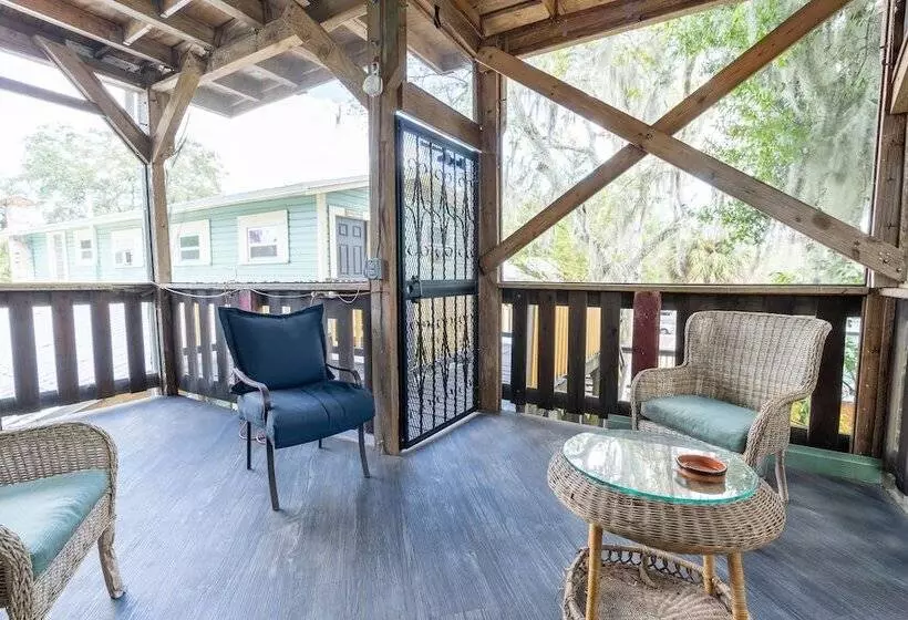 Aamiaismajoitus (B&B) Depot Village