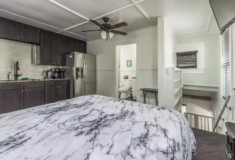 Aamiaismajoitus (B&B) Depot Village