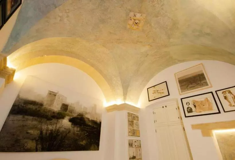 Aamiaismajoitus (B&B) Palazzo Raho Art Museum