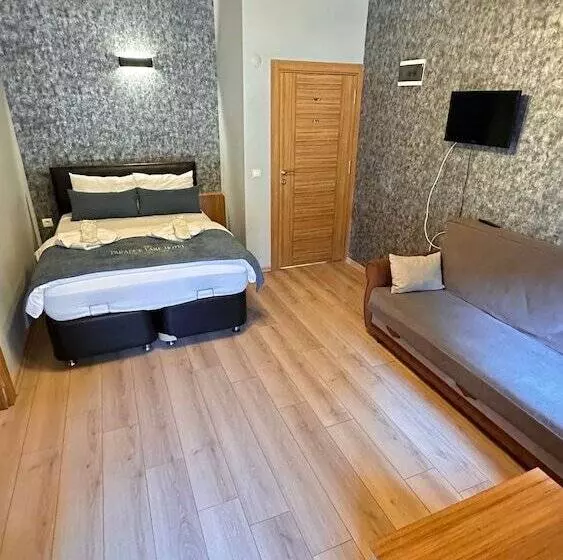 Hotelli Paradi̇se Lake