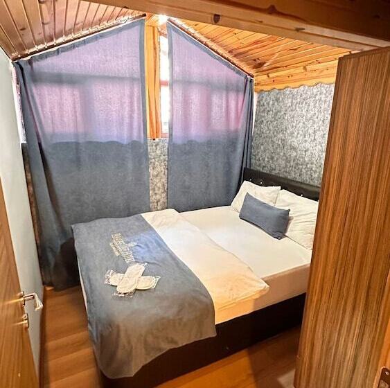 هتل Paradi̇se Lake