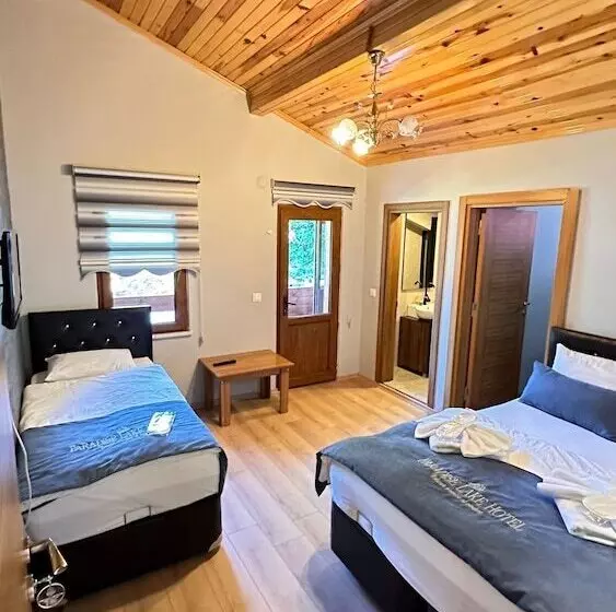 Hotelli Paradi̇se Lake