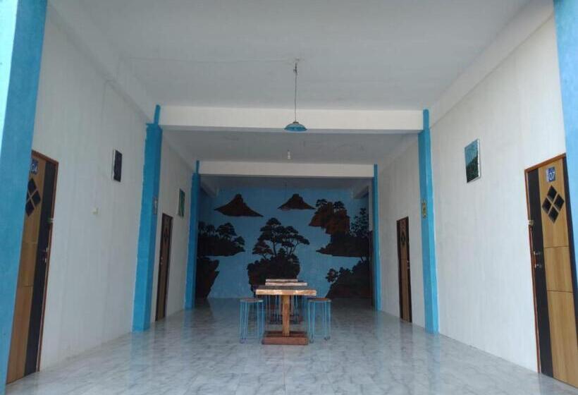 בית מלון כפרי Gadjah Mada Hall Cafe & Penginapan