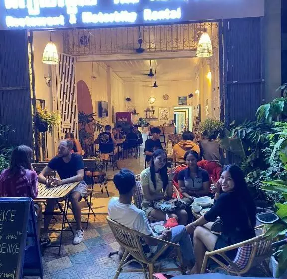 Social Backpacker Hostel & Rooftop Bar