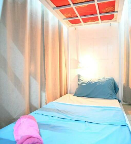 Social Backpacker Hostel & Rooftop Bar