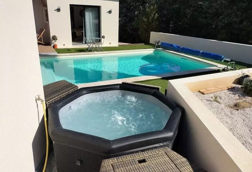 ベッドアンドブレックファースト Les Garrigues Ensoleillées