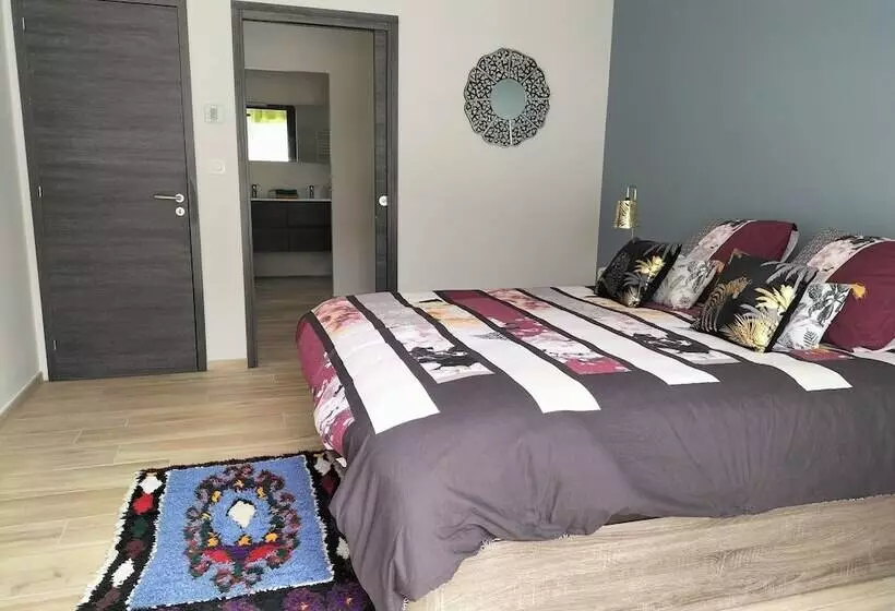 ベッドアンドブレックファースト Les Garrigues Ensoleillées