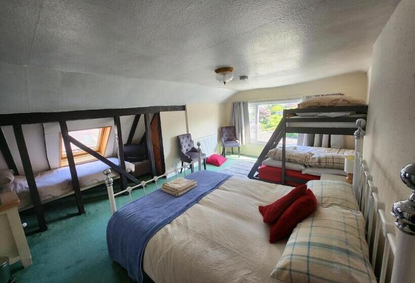 Bed and Breakfast Watsons Ale House