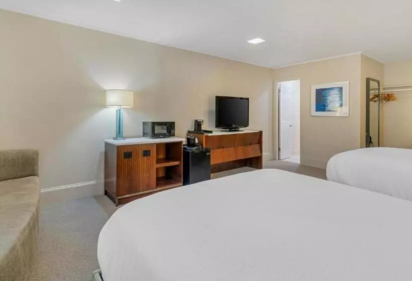 Hotelli Downtown Dover Inn