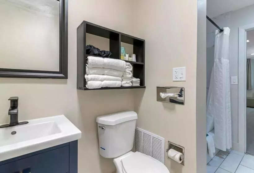 Hotelli Downtown Dover Inn