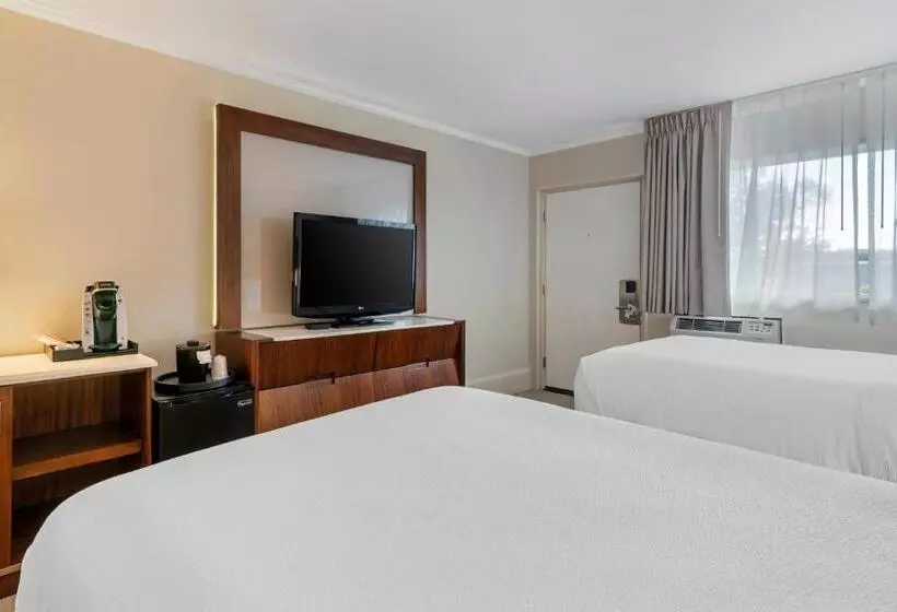 Hotelli Downtown Dover Inn