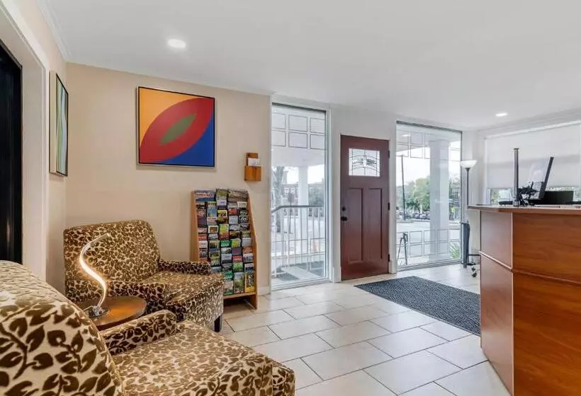 Hotelli Downtown Dover Inn