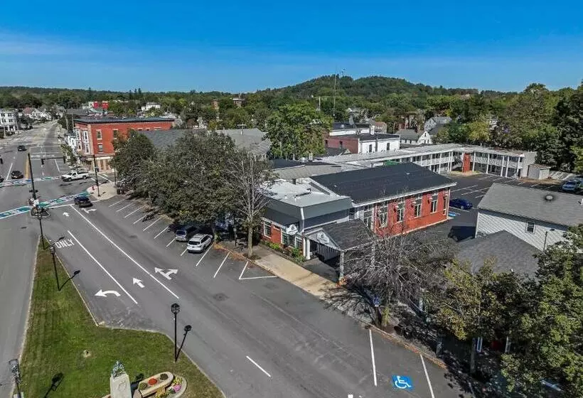 Hotelli Downtown Dover Inn