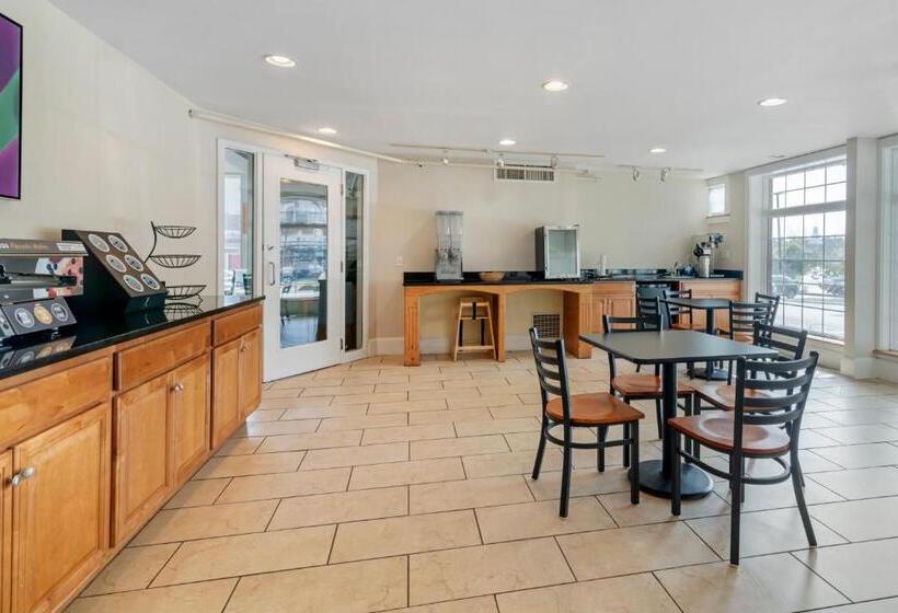 酒店 Downtown Dover Inn