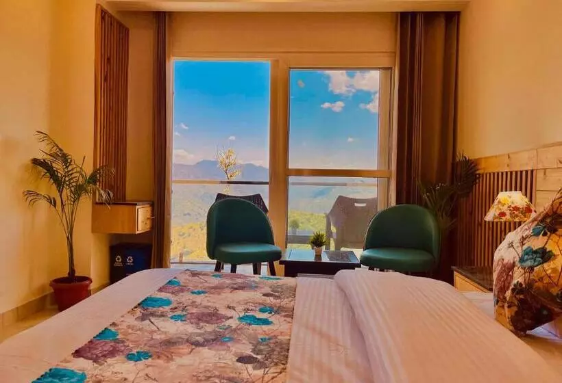 Hotelli Pinerock Resort, Mussoorie ! Luxury Rooms ! Mountain View ! Open Terrace ! Cafe