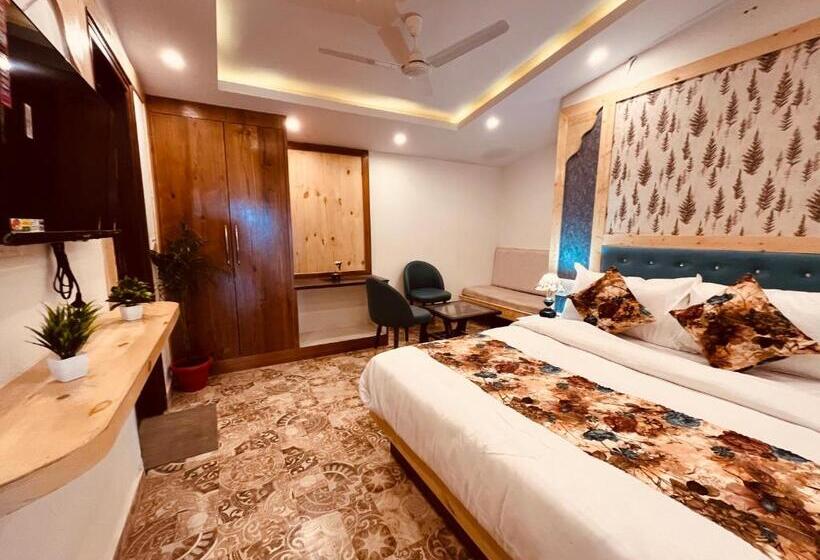 Hotel Pinerock Resort, Mussoorie ! Luxury Rooms ! Mountain View ! Open Terrace ! Cafe