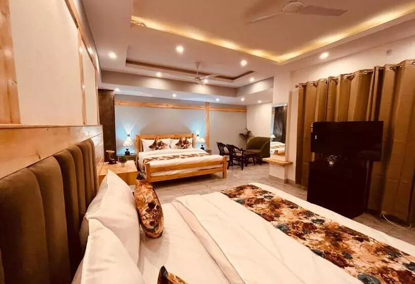 Hotelli Pinerock Resort, Mussoorie ! Luxury Rooms ! Mountain View ! Open Terrace ! Cafe