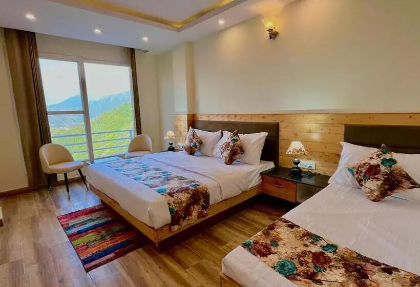 Hotelli Pinerock Resort, Mussoorie ! Luxury Rooms ! Mountain View ! Open Terrace ! Cafe